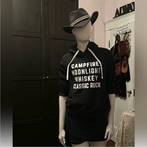 Tops - Stylish Black Campfire Hoodie size small